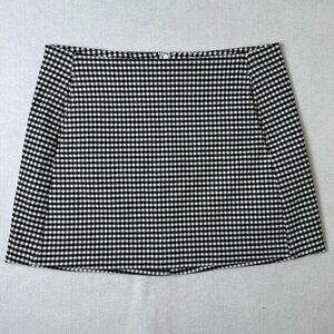 Urban‎ Outfitters Size Medium Black & White Plaid Wrap Mini Skirt w/ Pockets